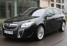 Opel Insignia Sports Tourer буксирует прицеп