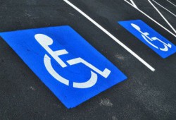 Специальные парковочные места для инвалидов