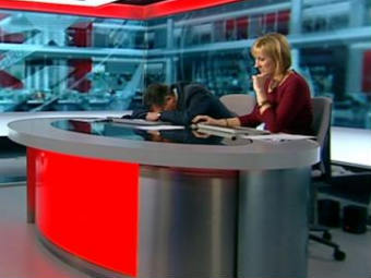 Ведущий BBC News уснул во время эфира