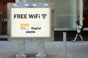 Таксофоны научат раздавать Wi-Fi